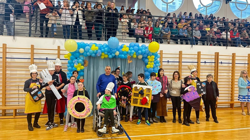 Пружена рука која мења свакодневицу: Школа „1. новембар” ослонац за децу са сметњама у развоју и њихове породице